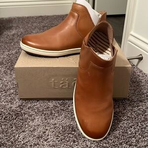 Taos Unity booties; New in Box; women’s size 9